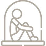 Person sitzt alleine